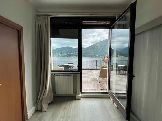 Tek Büyük Yataklı Oda, Balkon, Göl Manzaralı