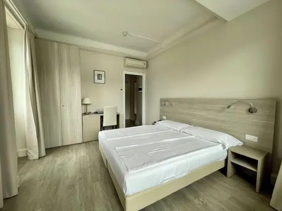 Tek Büyük Yataklı Oda, Balkon, Göl Manzaralı