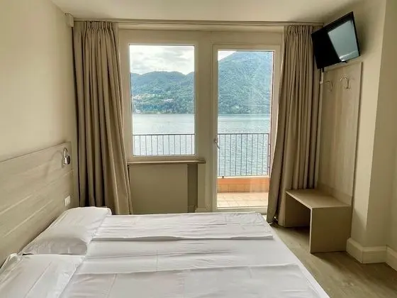 Tek Büyük Yataklı Oda, Balkon, Göl Manzaralı