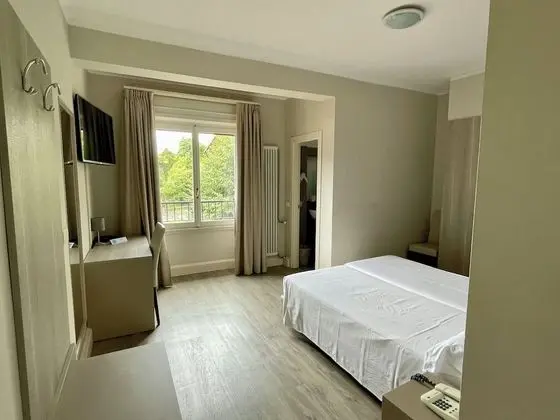 Tek Büyük Yataklı Oda, Balkon, Göl Manzaralı