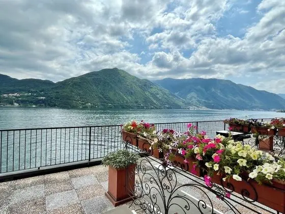 Tek Büyük Yataklı Oda, Balkon, Göl Manzaralı