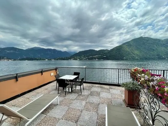 Tek Büyük Yataklı Oda, Balkon, Göl Manzaralı