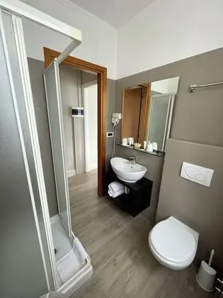 Tek Büyük Yataklı Oda, Balkon, Göl Manzaralı