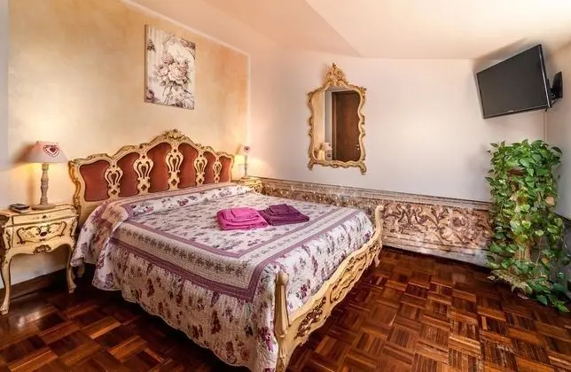 Classic Tek Büyük Yataklı Oda