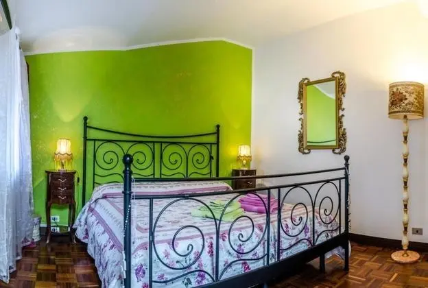 Tek Büyük veya İki Ayrı Yataklı Oda, Balkon