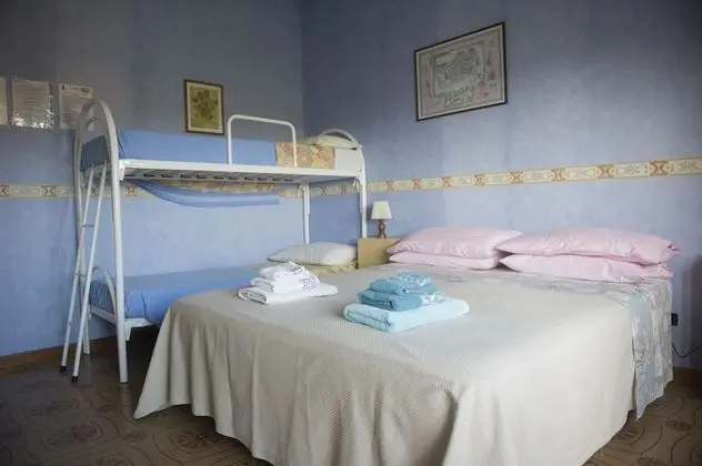 Basic Dört Kişilik Oda (Private External Bathroom)