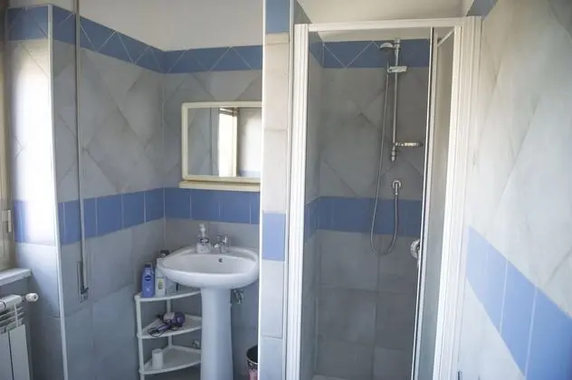 Basic Dört Kişilik Oda (Private External Bathroom)