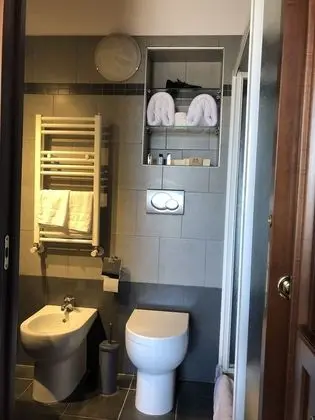Tek Büyük Yataklı Oda, Banyolu/Duşlu (grigia)