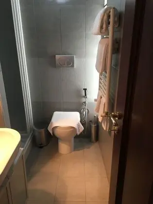 Tek Büyük Yataklı Oda, Banyolu/Duşlu (marrone)