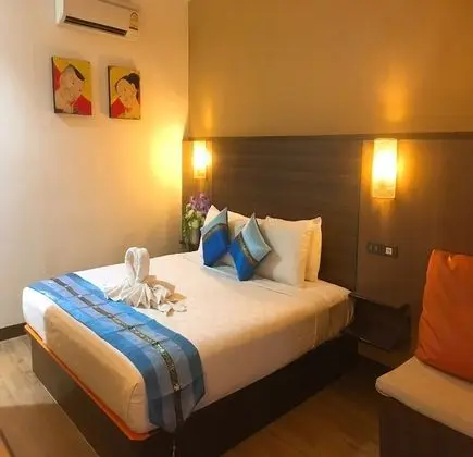 Superior Oda, Balkon, Havuz Manzaralı