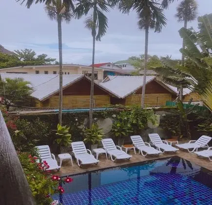 Superior Oda, Balkon, Havuz Manzaralı