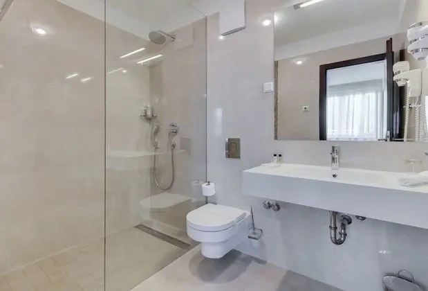 Tek Büyük Yataklı Oda, Balkon