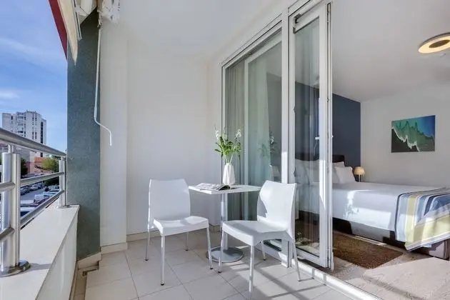 Tek Büyük Yataklı Oda, Balkon