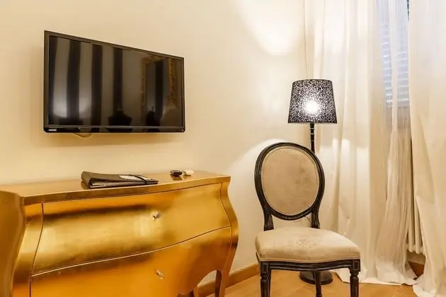 Deluxe Tek Büyük Yataklı Oda (Vista mare o vista giardino)