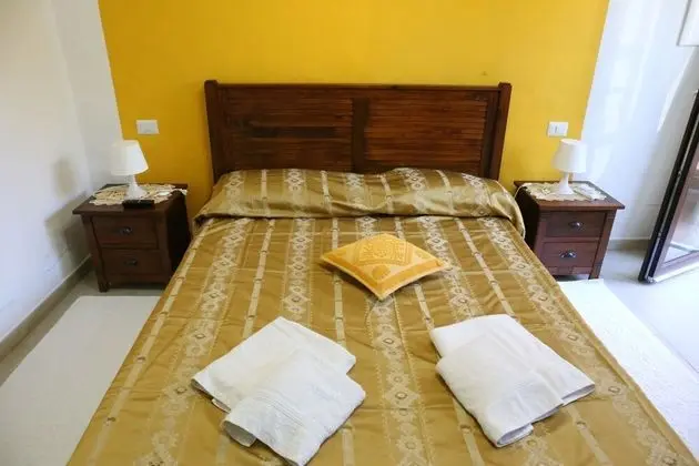 Tek Büyük Yataklı Oda, Özel Banyo (Yellow)