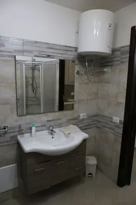 Tek Büyük Yataklı Oda, Özel Banyo (Yellow)