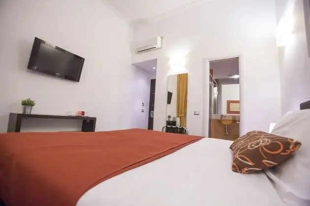 Büyük Yataklı Tek Kişilik Oda