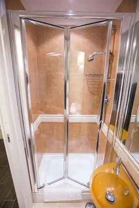 Büyük Yataklı Tek Kişilik Oda