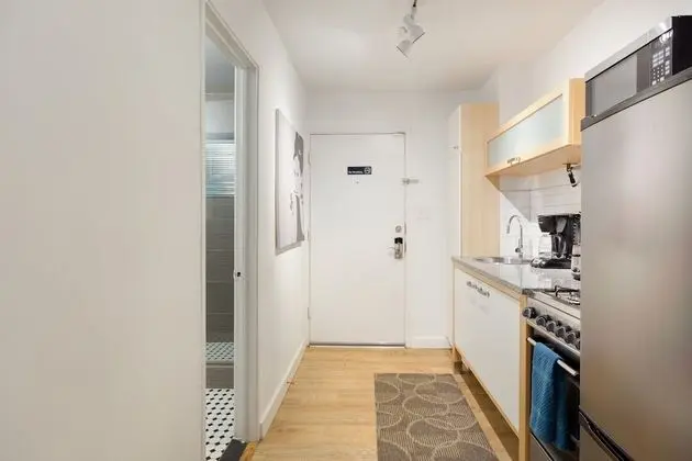 Chic Premium Studio Apartment (47 25th St NW, Atlanta GA 30309)*