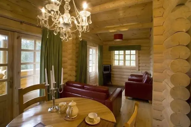 Standard Dağ Evi, 2 Yatak Odası (Four Poster Bed)