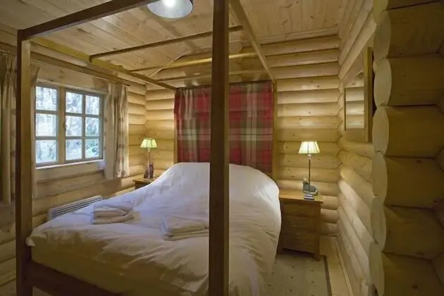 Standard Dağ Evi, 2 Yatak Odası (Four Poster Bed)