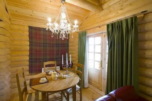 Standard Dağ Evi, 2 Yatak Odası (Four Poster Bed)