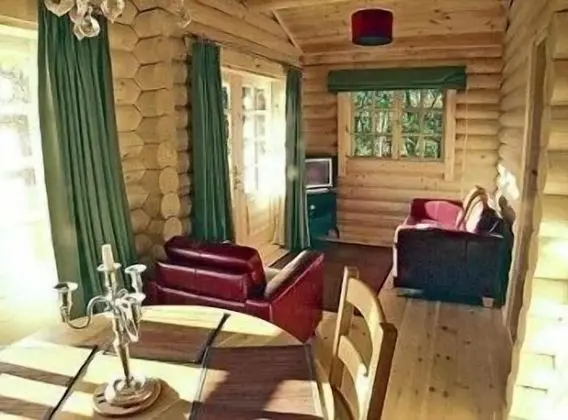 Standard Dağ Evi, 2 Yatak Odası (Four Poster Bed)