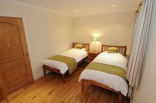 Standard Kır Evi, 3 Yatak Odası (1 four poster double + 2 twins)