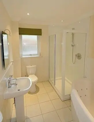 Standard Kır Evi, 3 Yatak Odası (1 four poster double + 2 twins)