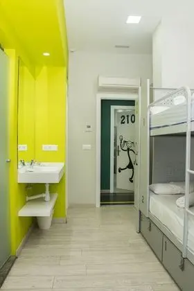 Ortak Ranzalı Oda, Karma Ranzalı Oda, Özel Banyo (12 beds)