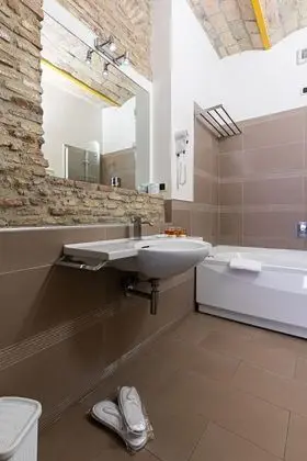 Deluxe Tek Büyük Yataklı Oda, 1 Yatak Odası, Özel Banyo