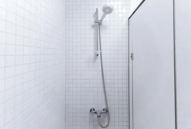 4 Yataklı Karma Yatakhane - Ortak Banyo