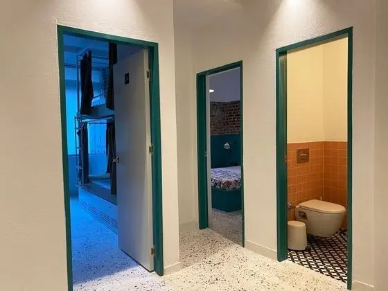 6 Yataklı Karma Yatakhane - Ortak Banyo