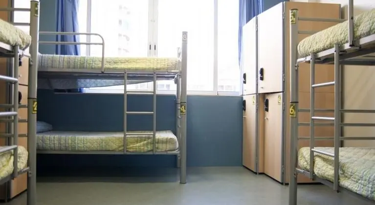 Yatakhanede Yatak Bunk Bed With Shared Bathroom