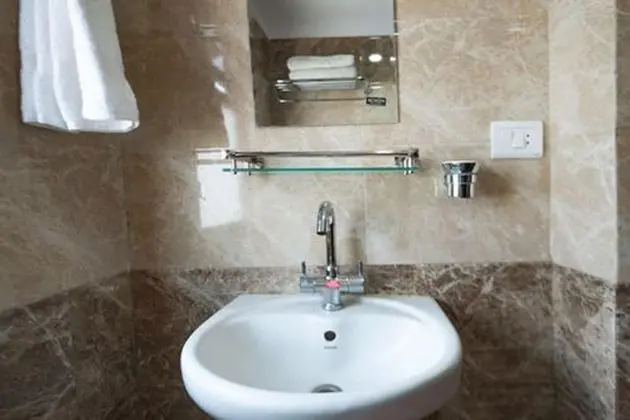 Deluxe Oda, 1 En Büyük (King) Boy Yatak