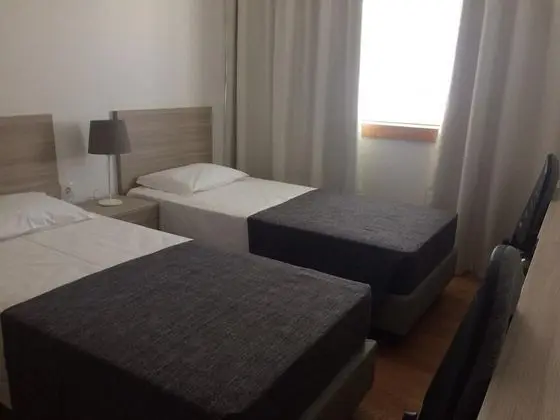 İki Ayrı Yataklı Oda, Ortak Banyo