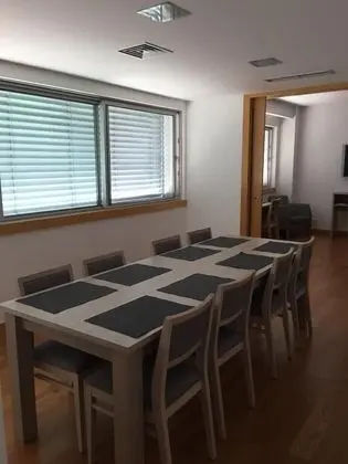 İki Ayrı Yataklı Oda, Ortak Banyo