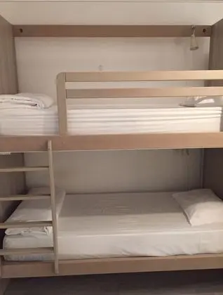 Basic Üç Kişilik Oda, Ortak Banyo