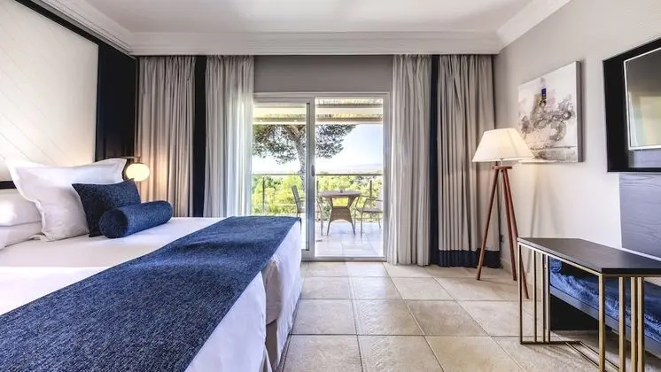 Suite (2 Adults + 2 children)