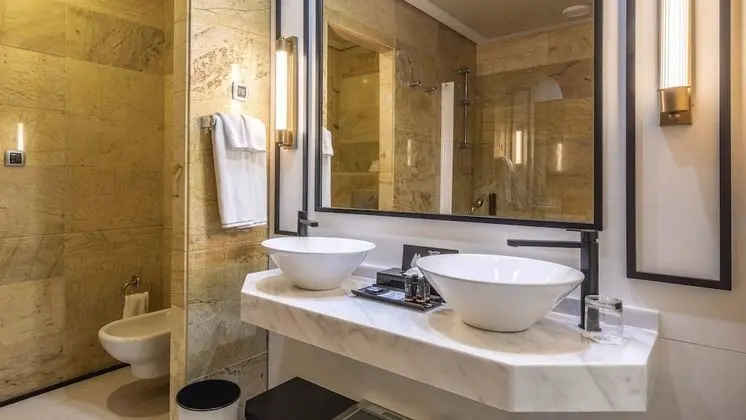 Suite (2 Adults + 2 children)