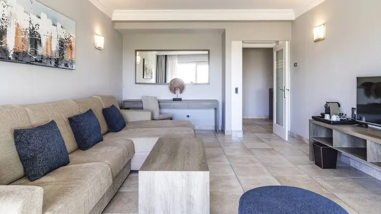Suite (2 Adults + 2 children)
