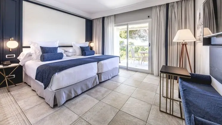Suite (2 Adults + 2 children)