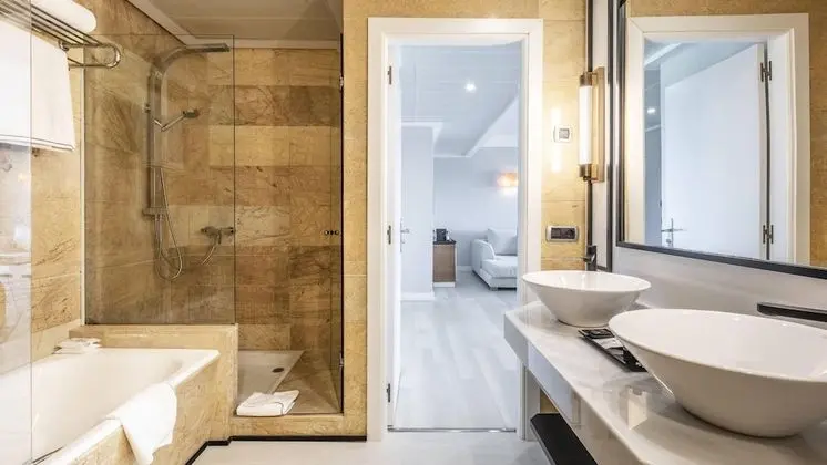Suite Frontal Sea View (Adults max 3)