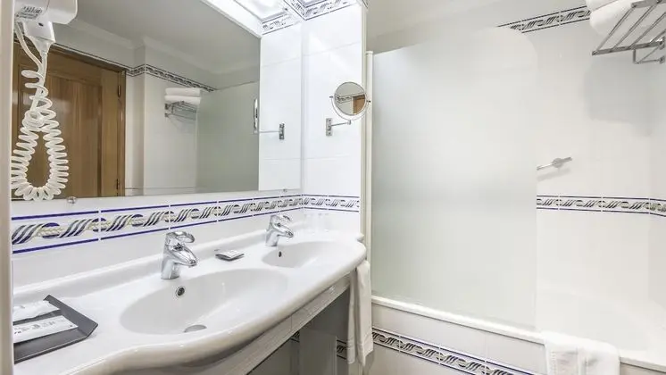 Family Oda, Kısmi Deniz Manzaralı (3 adults + 2 child )