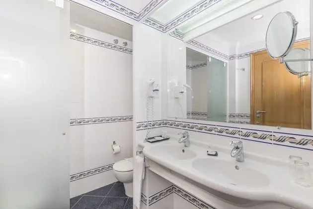 Family Oda, Kısmi Deniz Manzaralı (3 adults + 2 child )