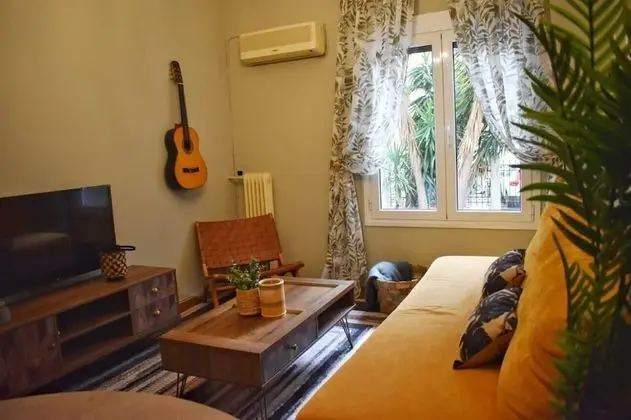 Design Apartment (Separate Apartment  50m from the hotel)
