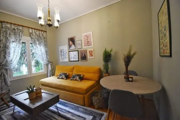 Design Apartment (Separate Apartment  50m from the hotel)
