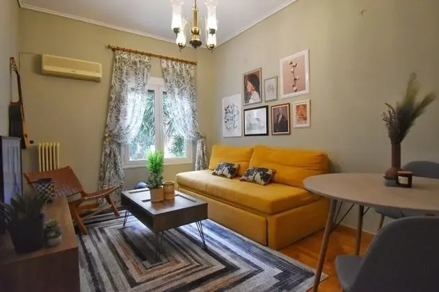Design Apartment (Separate Apartment  50m from the hotel)