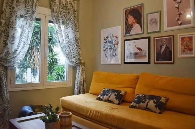Design Apartment (Separate Apartment  50m from the hotel)