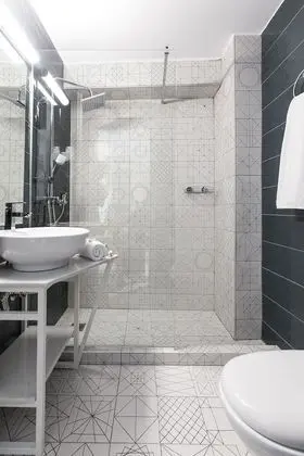 Üç Kişilik Oda, Balkon